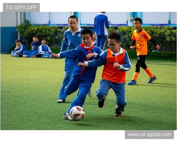 围绕乐里中学足球阵容全面展现校园球队多维战术力量图景魅力风貌